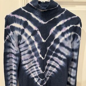 FREE PEOPLE TIE-DYE LONG SLEEVE TOP (SIZE MEDIUM)